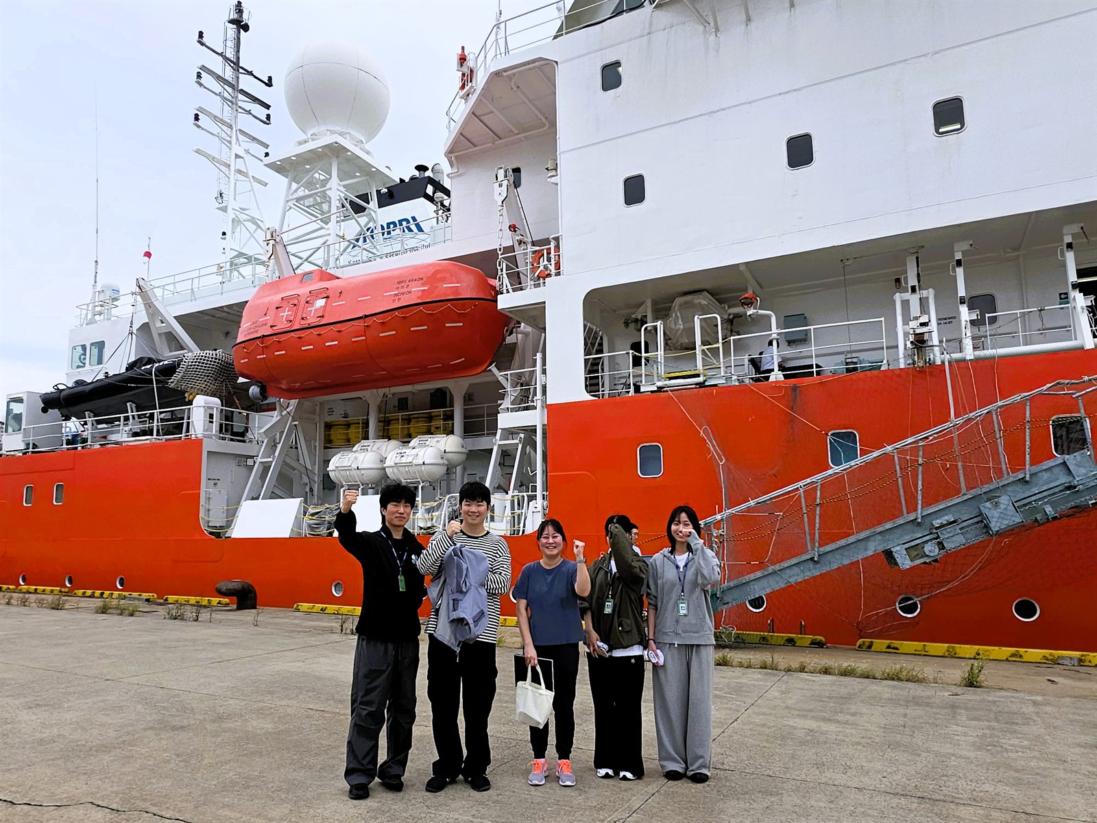 Gwangyang Port: Visit to R/V Araon